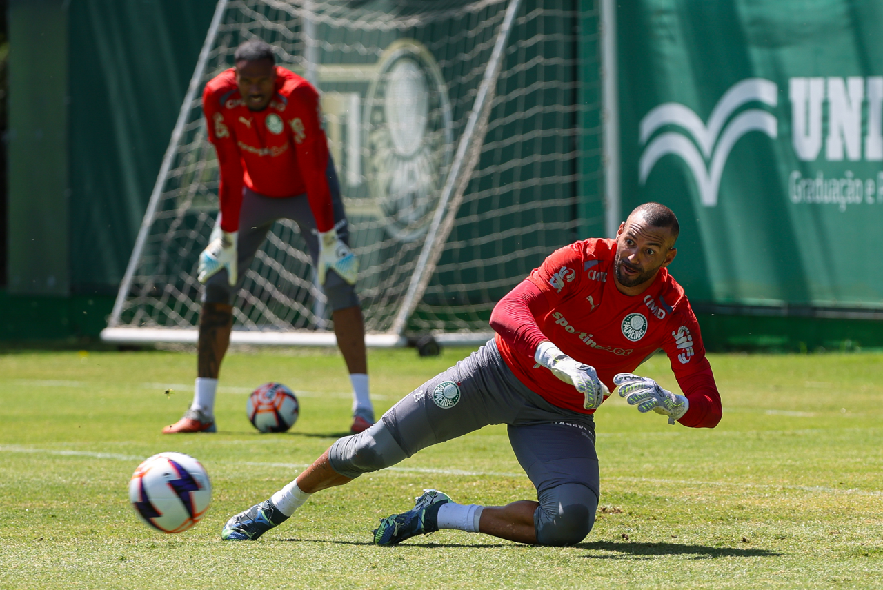 Palmeiras tem disputa acirrada no gol para 2026: quem deve ser o titular?