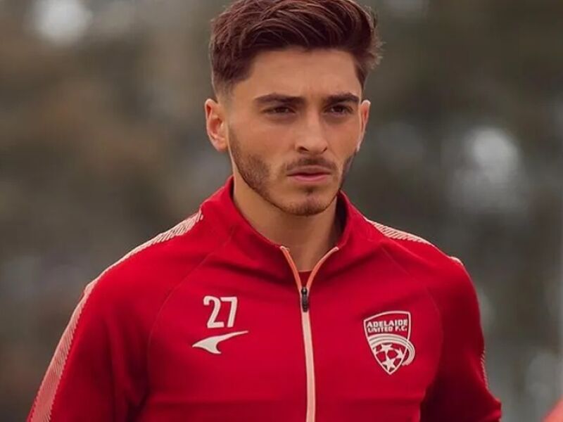 Joshua Cavallo denuncia homofobia interna após saída do Adelaide United