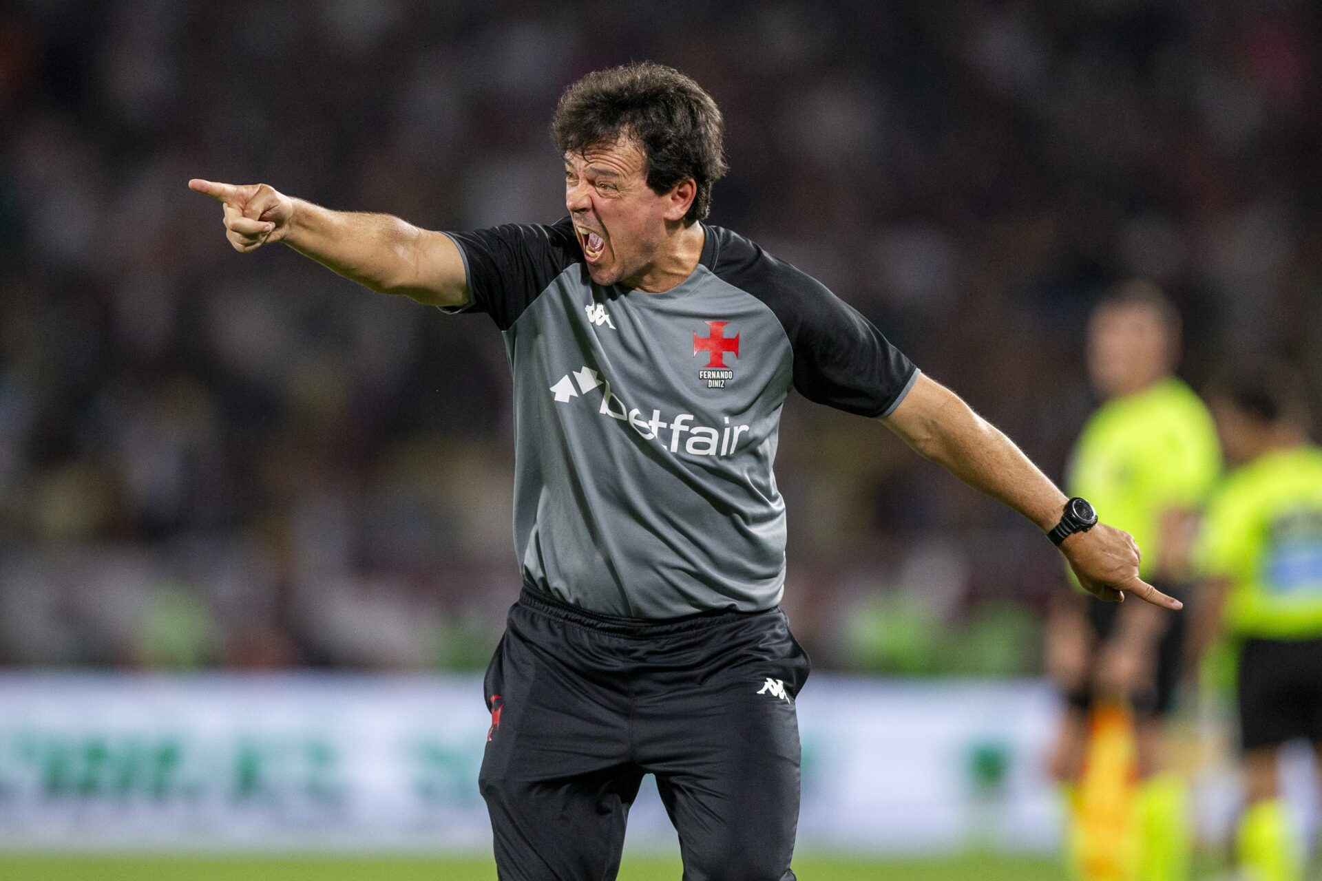 Vasco aposta em Fernando Diniz para virar o jogo apesar da saída de Coutinho