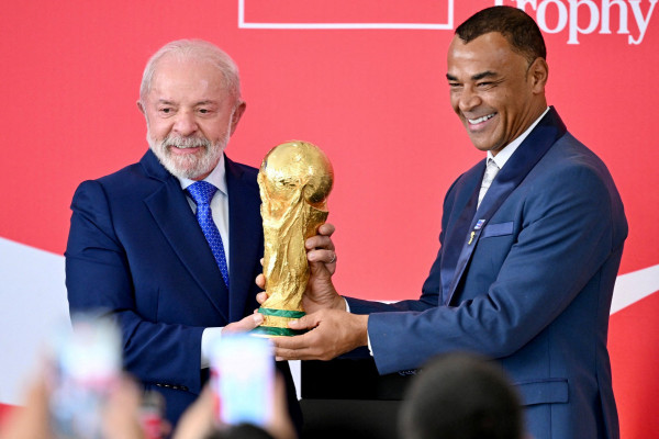 Tour da Taça da Copa Feminina 2027 no Brasil reúne ídolos e promete mudança histórica