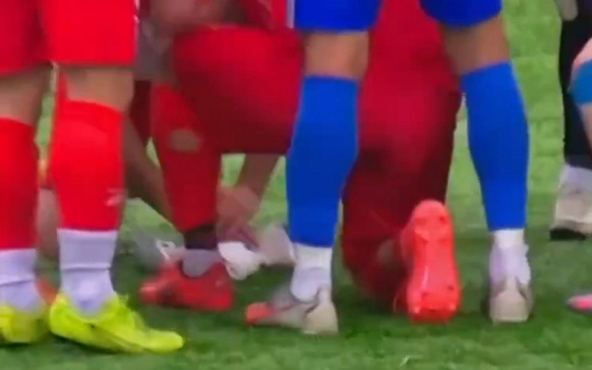 Jogador amador salva gaivota com massagem cardíaca durante jogo em Istambul