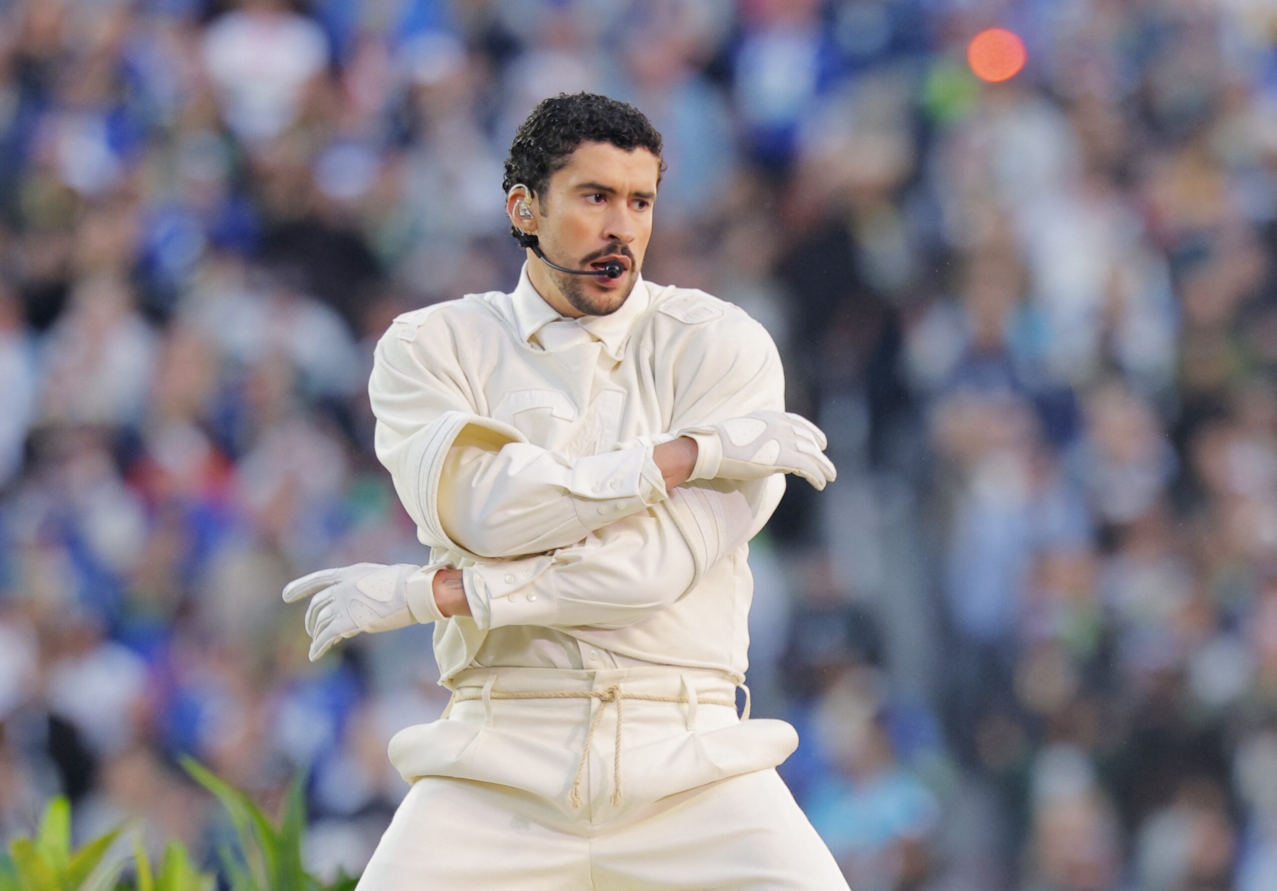 Fãs brasileiras vivem encontro inesquecível com Bad Bunny em São Paulo