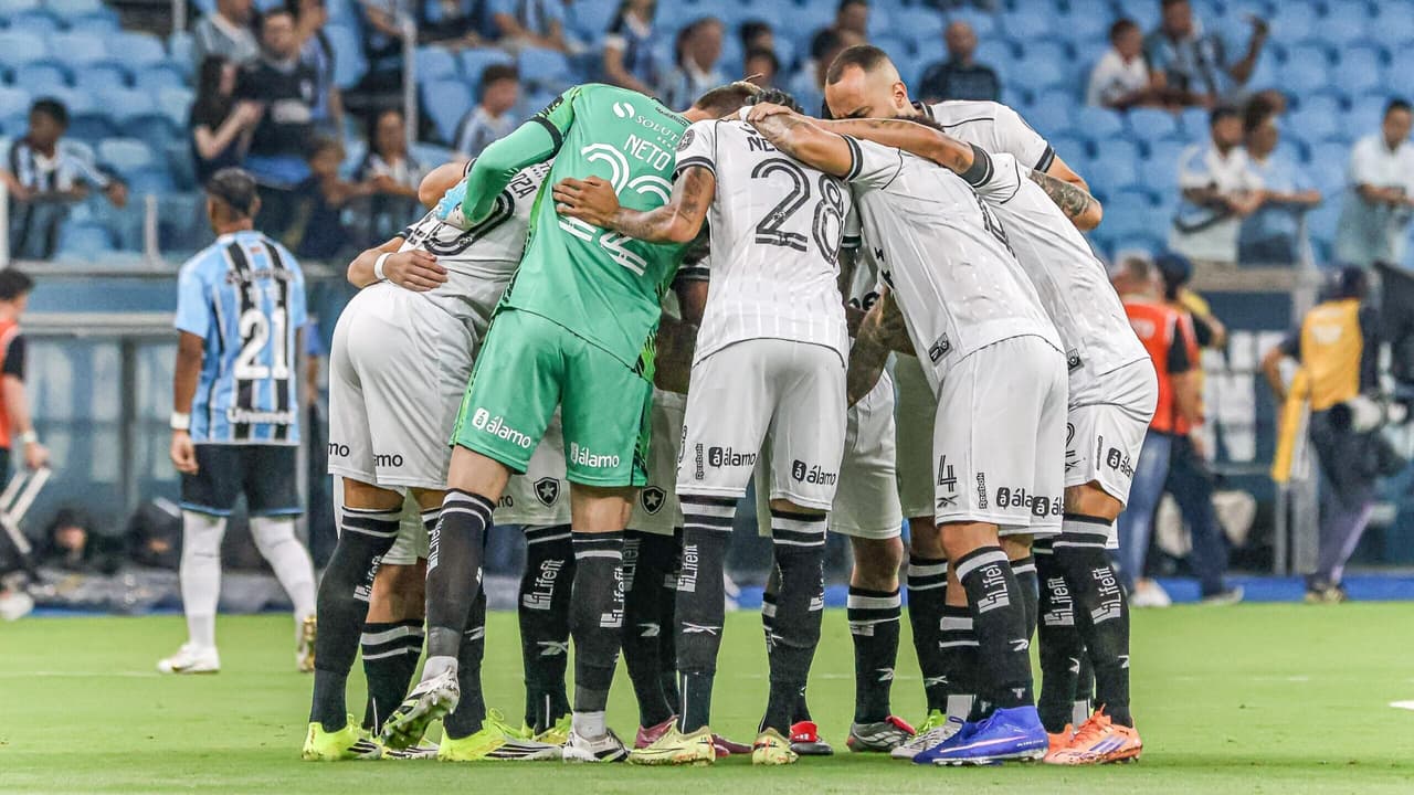 Botafogo sofre goleada para o Grêmio com show de Carlos Vinícius na Arena – imagem do artigo