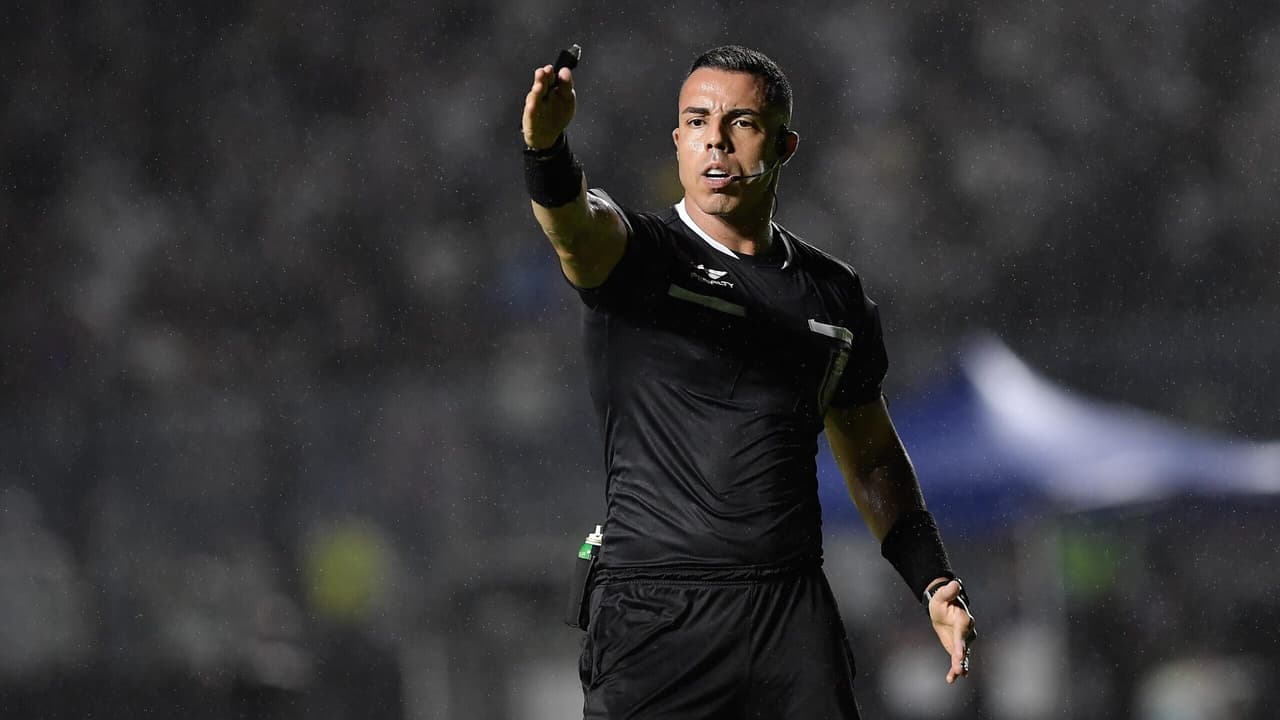 Vasco e Botafogo se enfrentam com arbitragem de Yuri Elino na reta final da Taça Guanabara