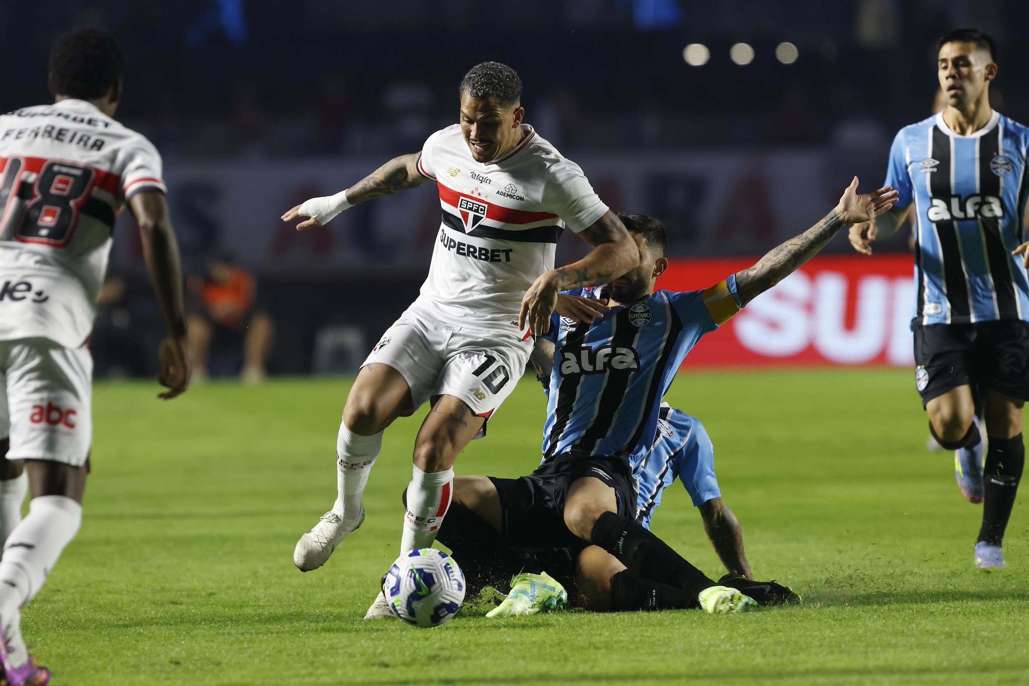 São Paulo encara Grêmio no Morumbi e tenta manter tabu de quase 13 anos