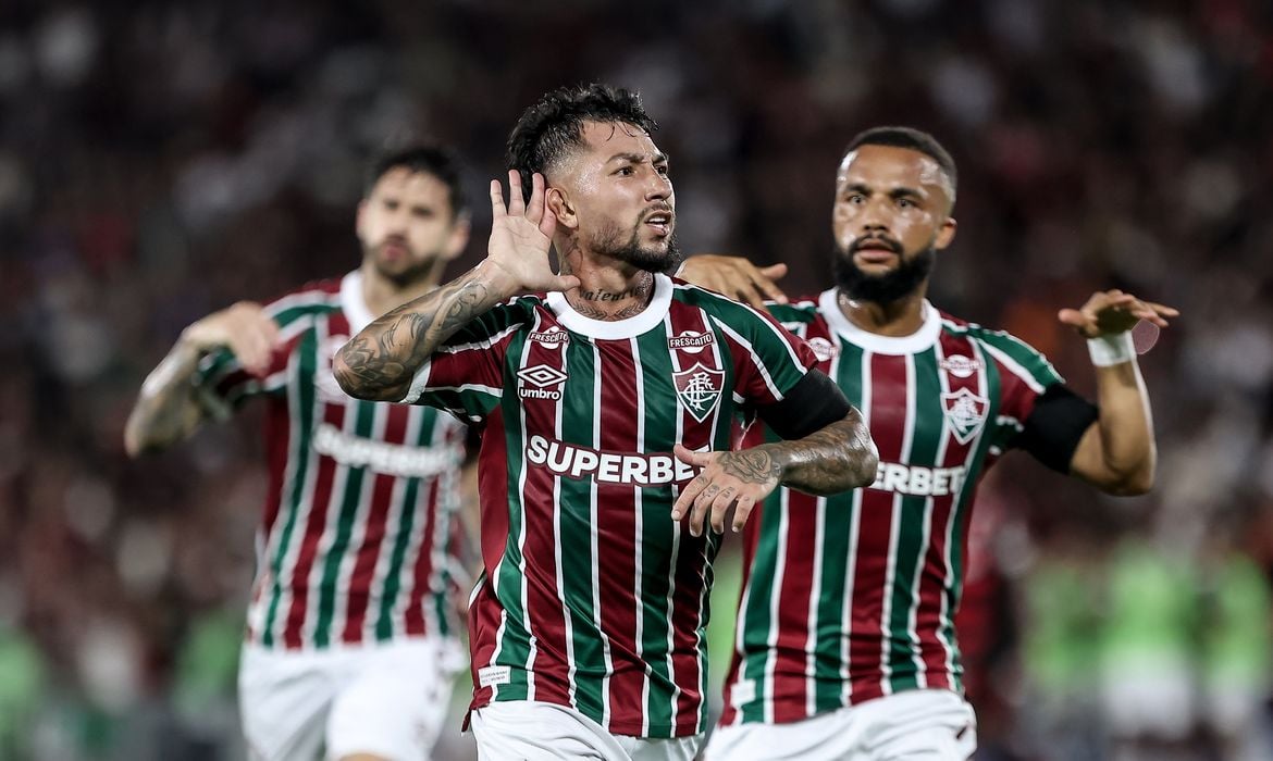 Fluminense e Vasco se enfrentam no Maracanã com clima de tensão e vaga na final em jogo