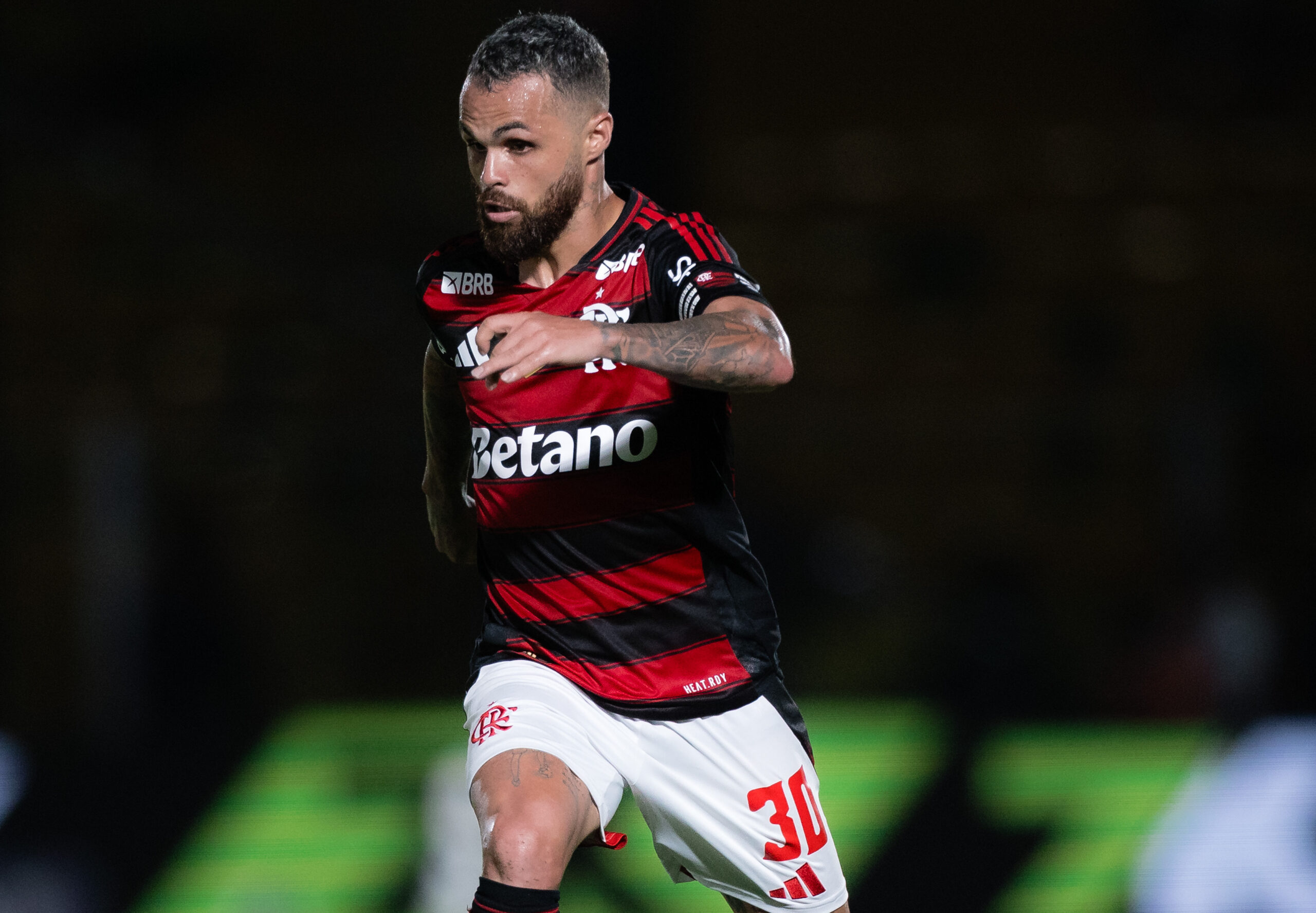 Michael fecha com clube da Arábia Saudita após saída do Flamengo