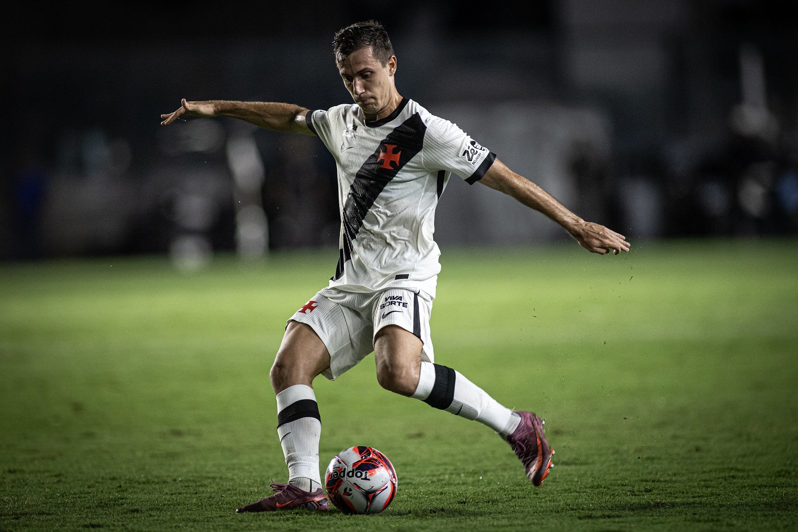 Vasco domina, mas cede empate nos acréscimos para Chapecoense em São Januário – imagem do artigo