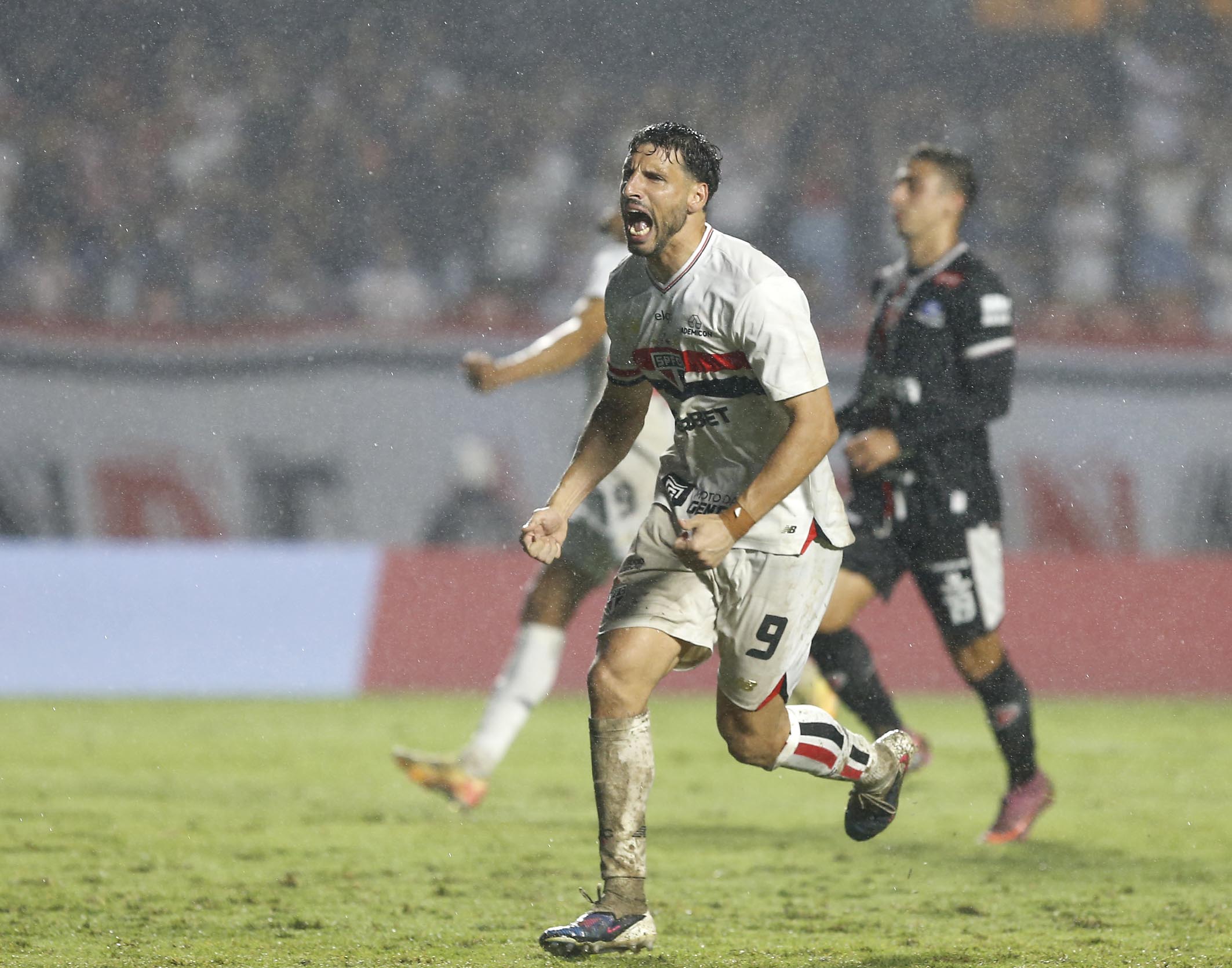 Calleri brilha no São Paulo e mostra eficiência impressionante em 2026