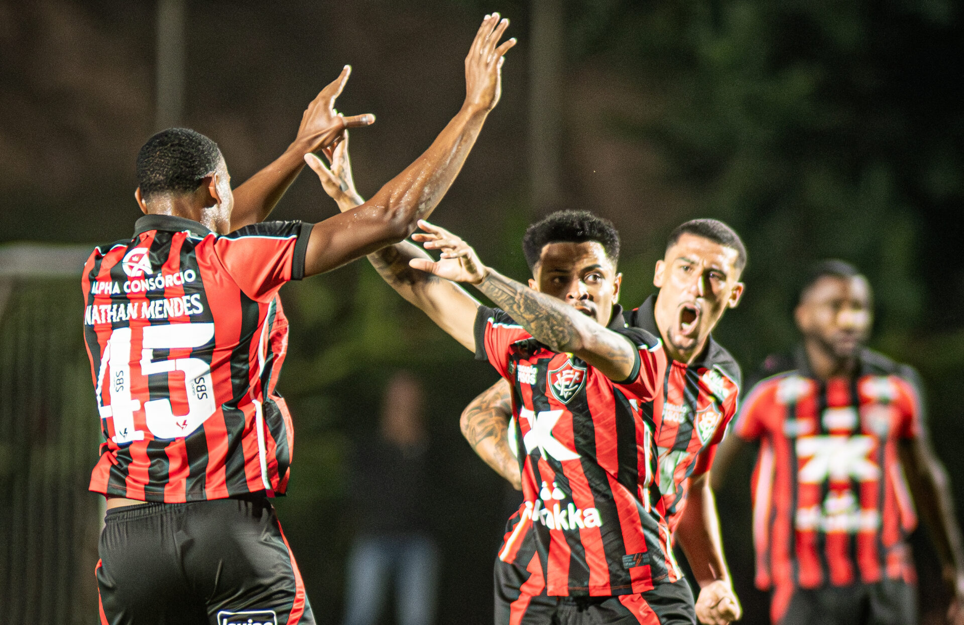 Vitória, Remo e outros times brilham em rodada cheia pelo futebol brasileiro