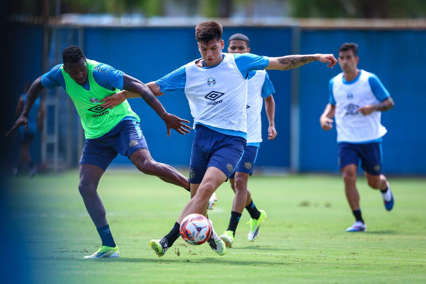 Grêmio acelera reforma no elenco com 18 saídas confirmadas em 2026 – imagem do artigo