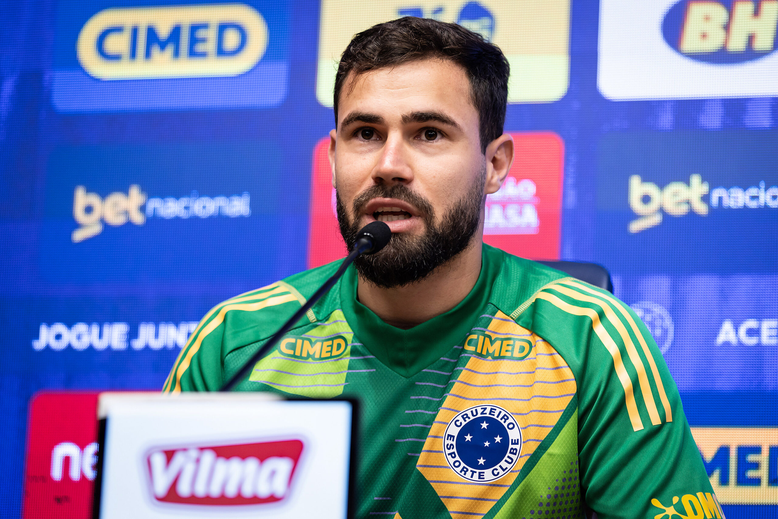 Matheus Cunha é apresentado no Cruzeiro e projeta temporada de 2026 cheia de conquistas