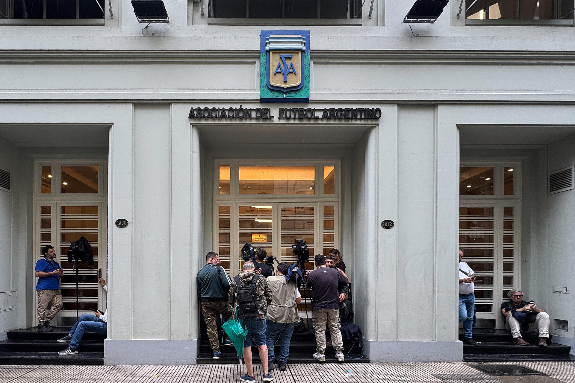 Futebol argentino em crise: AFA suspende rodada do Apertura em meio a investigações e confronto com governo Milei