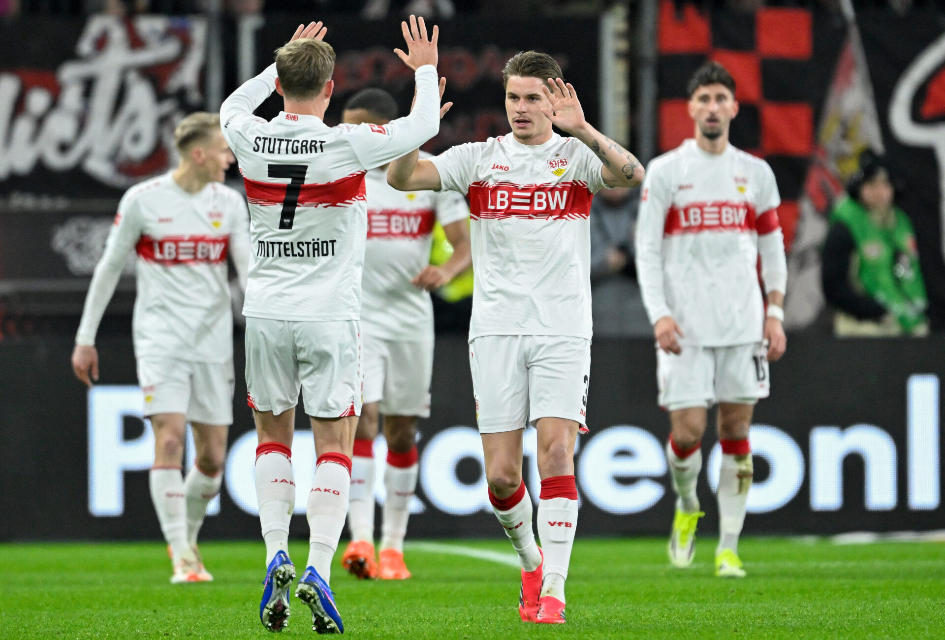 Stuttgart empata em jogo eletrizante com Heidenheim e mantém vaga no G4 da Bundesliga