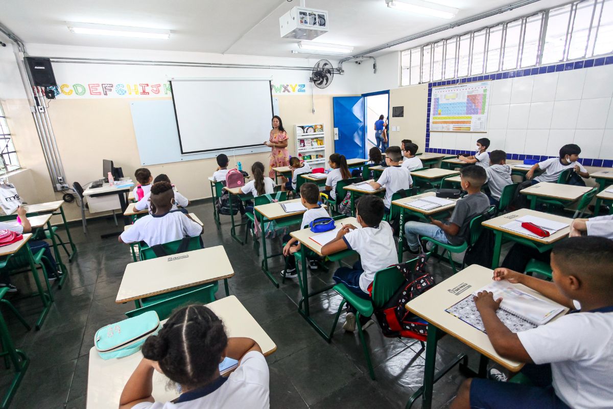 Volta às aulas na rede municipal de São Paulo mobiliza mais de 1 milhão de estudantes – imagem do artigo