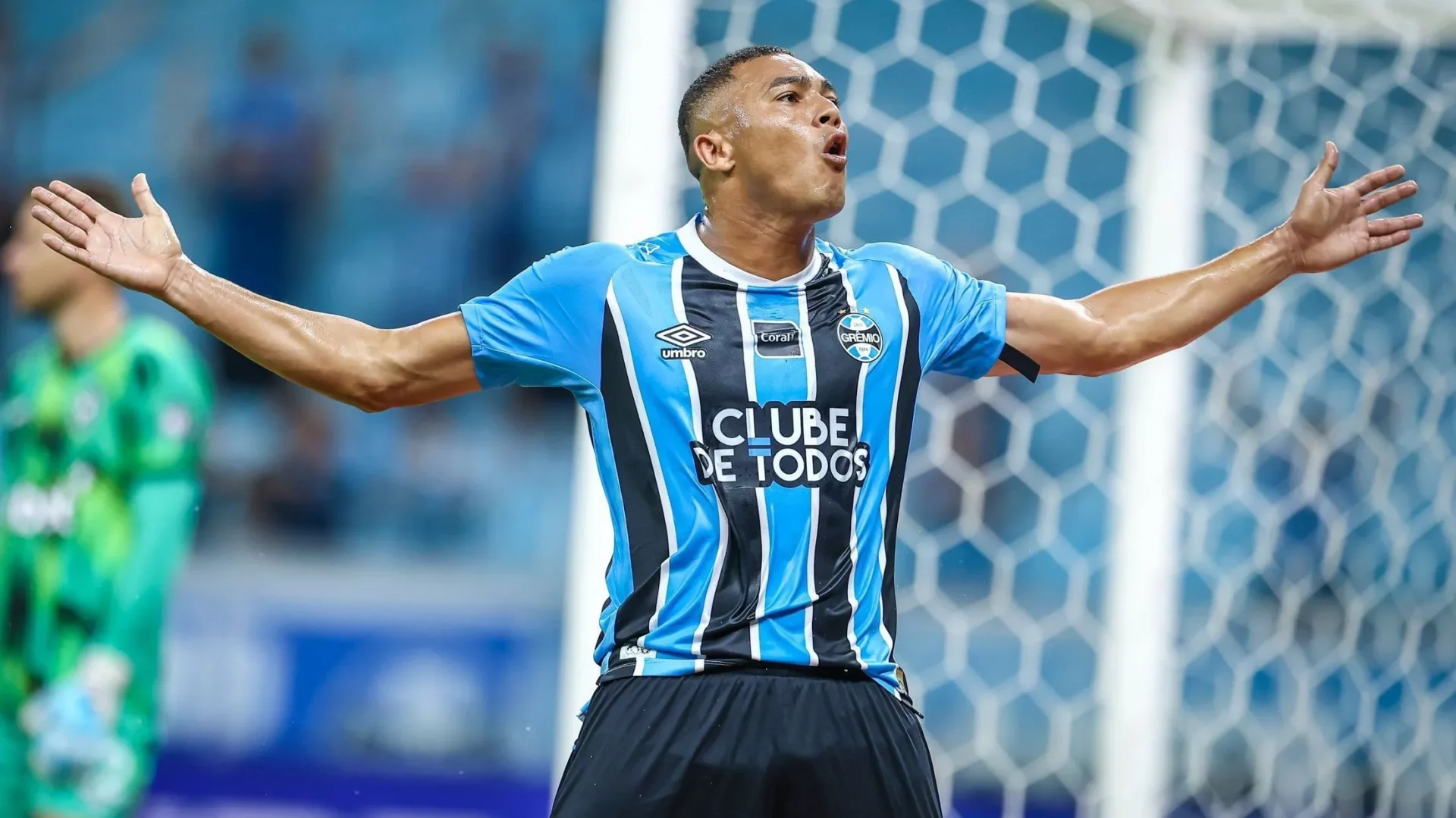 Hat-trick de Carlos Vinícius garante virada histórica do Grêmio sobre Botafogo – imagem do artigo