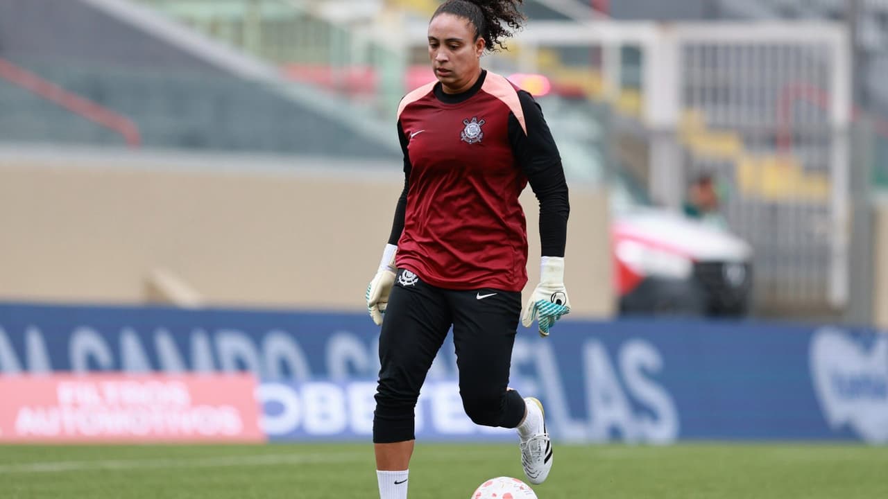 Goleira Lelê se machuca na final da Supercopa Feminina entre Palmeiras e Corinthians – imagem do artigo