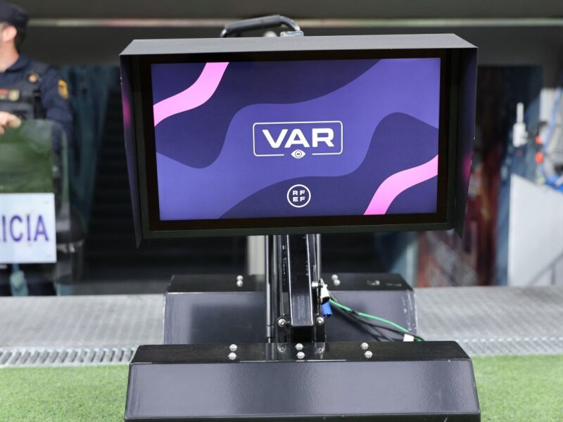 IFAB amplia uso do VAR e implementa regras para acabar com cera no futebol