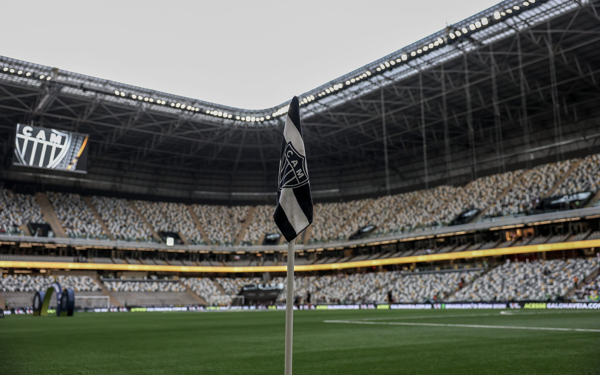 CBF inicia testes do impedimento semiautomático na Arena MRV e amplia tecnologia no futebol