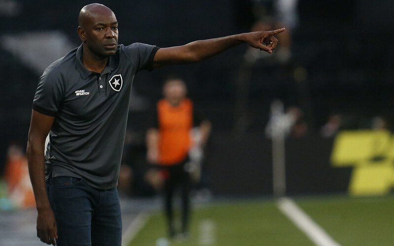 Botafogo intensifica cortes e demite Cláudio Caçapa durante reestruturação da SAF – imagem do artigo