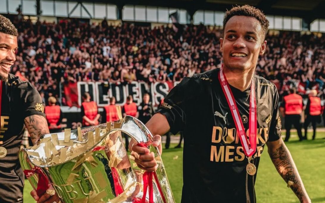 Botafogo acelera negociação para contratar Paulinho, lateral-esquerdo do futebol europeu