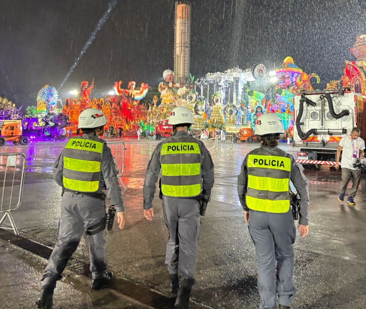 Polícia Militar prende foragido durante abertura do Carnaval no Sambódromo do Anhembi – imagem do artigo