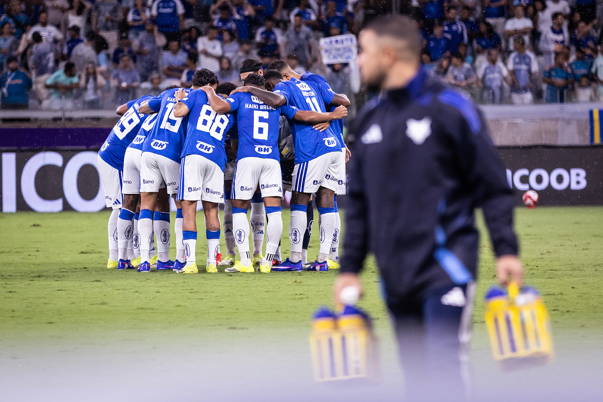Cruzeiro tenta reação no Brasileirão contra adversário que surpreendeu em 2025