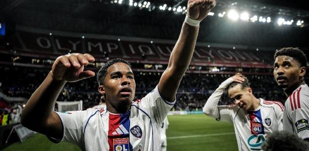 Endrick brilha no Lyon e é comparado a Benzema, mas mantém pés no chão