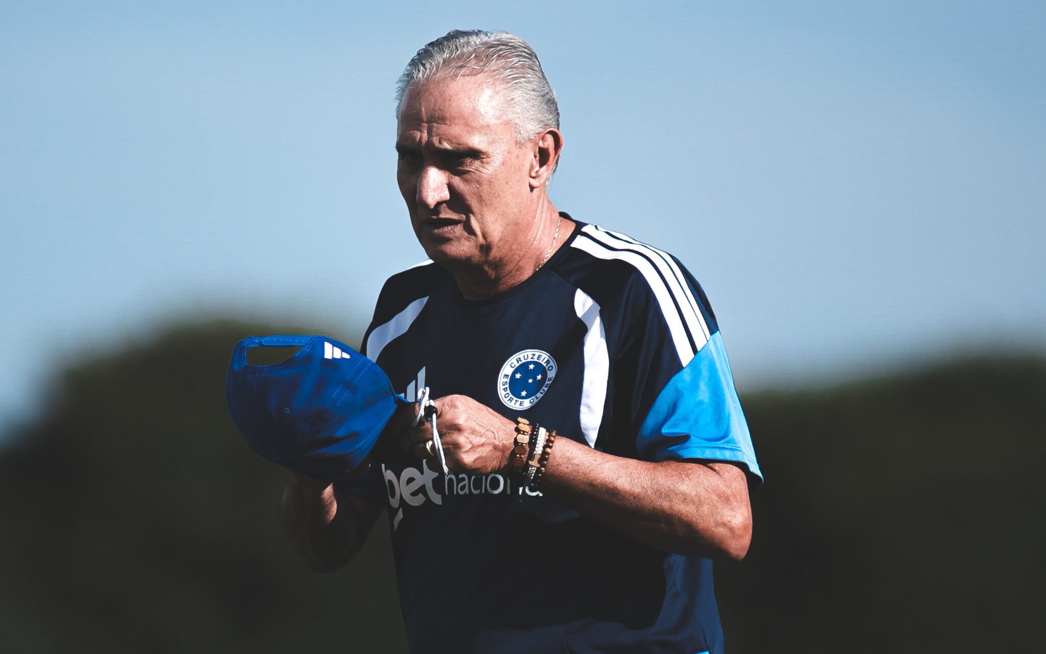 Tite vê evolução no Cruzeiro, mas destaca busca por equilíbrio no time