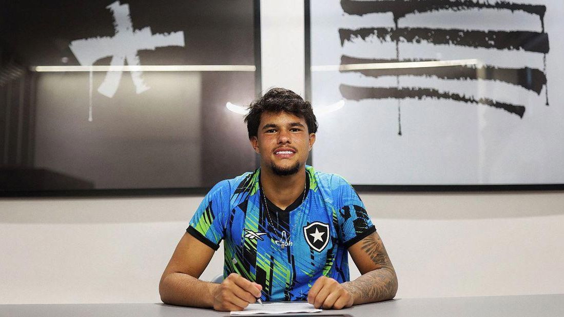 Bruno Samudio assina primeiro contrato profissional com o Botafogo aos 16 anos – imagem do artigo