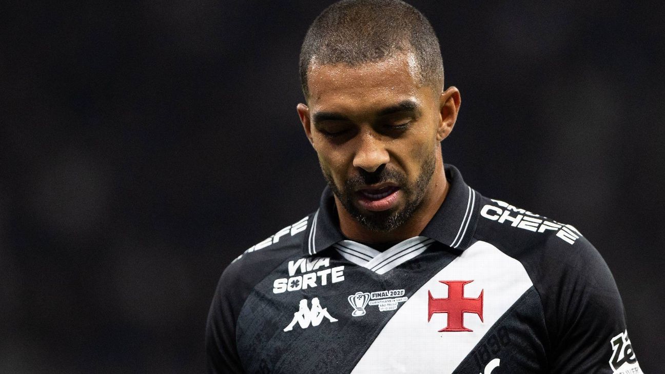 Torcida organizada do Vasco confronta Paulo Henrique após polêmica com Neymar