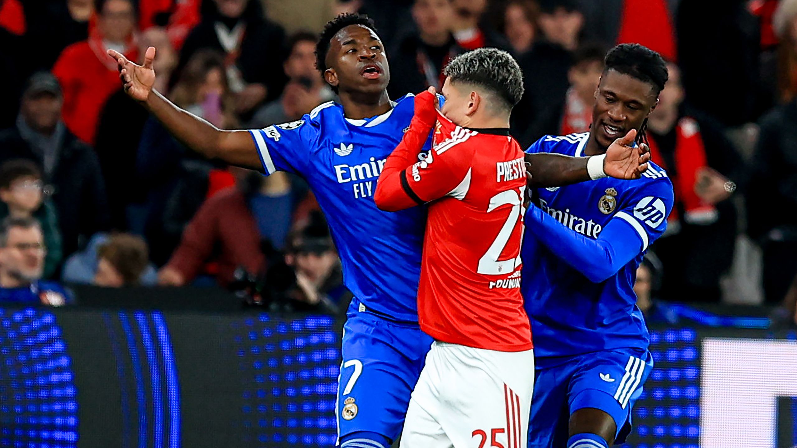 Polêmica em Benfica x Real Madrid: Vinícius Júnior acusa adversário de racismo e gera repercussão