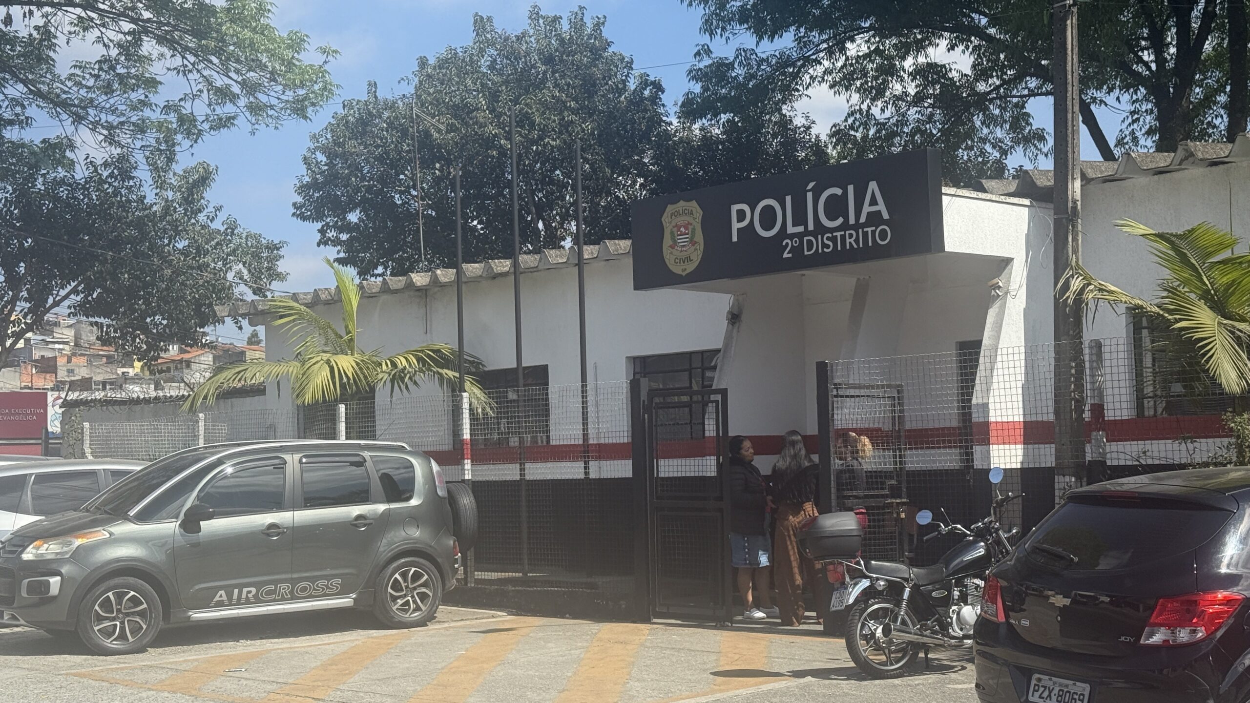 Jovem é atacado com faca antes de jogo de futebol e agressor é detido pela polícia