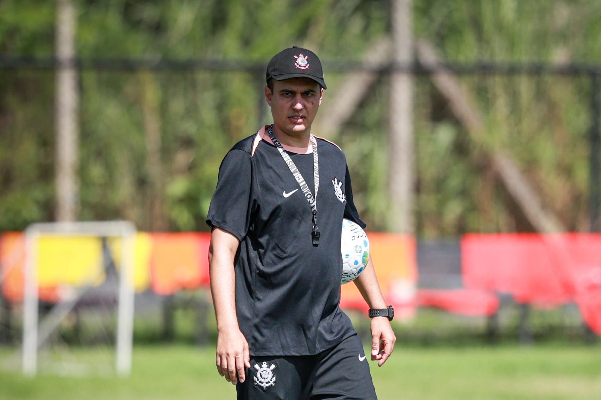 Corinthians anuncia saída de Lucas Piccinato e comissão técnica da equipe feminina
