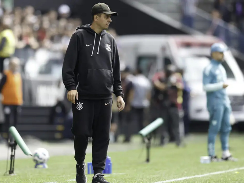 Corinthians anuncia saída de Lucas Piccinato após empate na Série A1 feminina