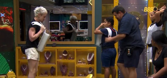 Super Bowl 2026 agita BBB 26 com show de Bad Bunny e clima de festa na casa – imagem do artigo