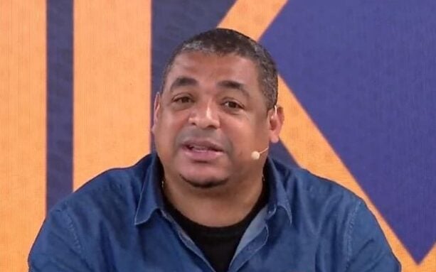 Vasco busca treinador ideal e Vampeta sugere troca inusitada com Santos