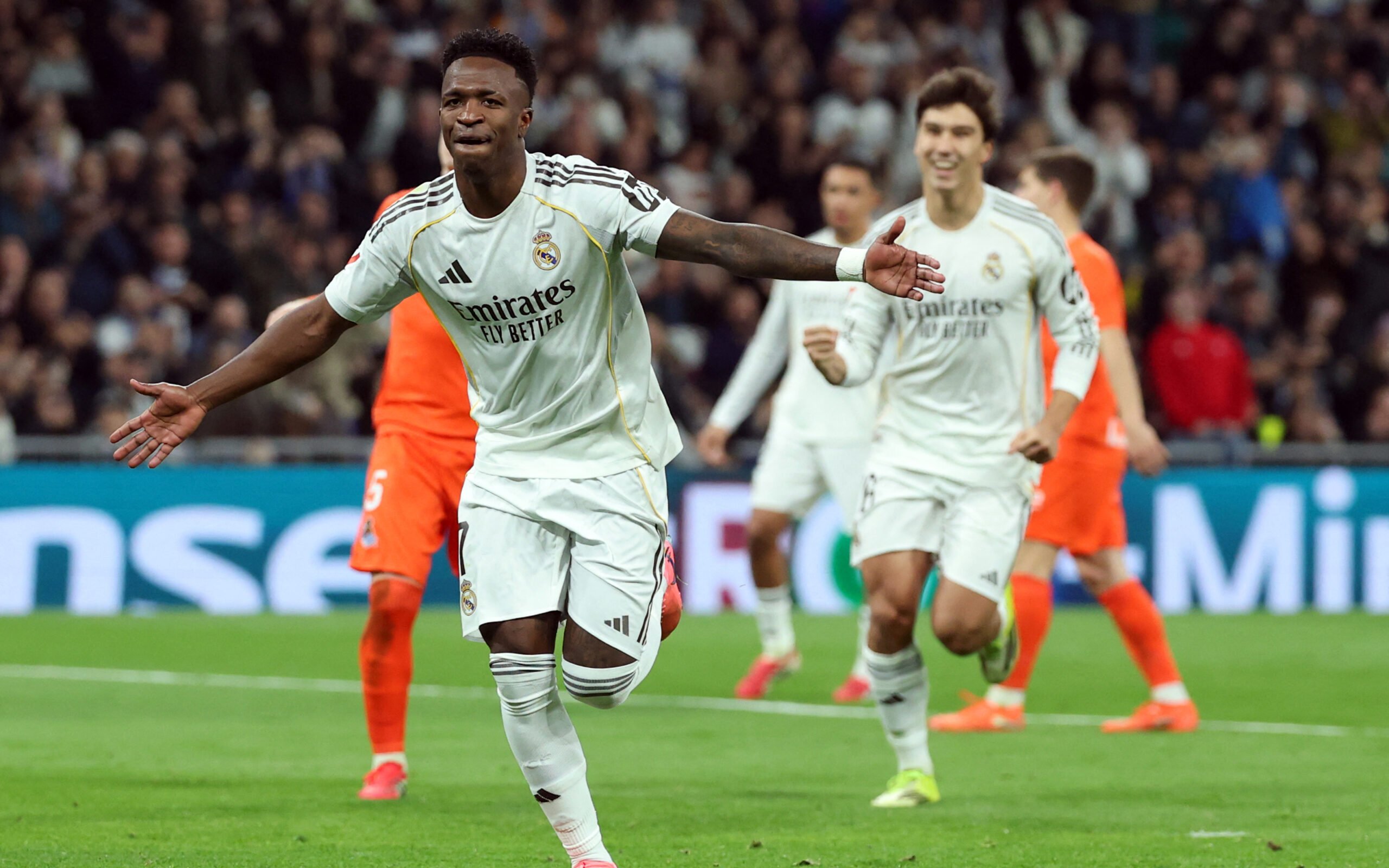 Real Madrid visita Osasuna com Vini Jr confirmado para manter liderança na La Liga