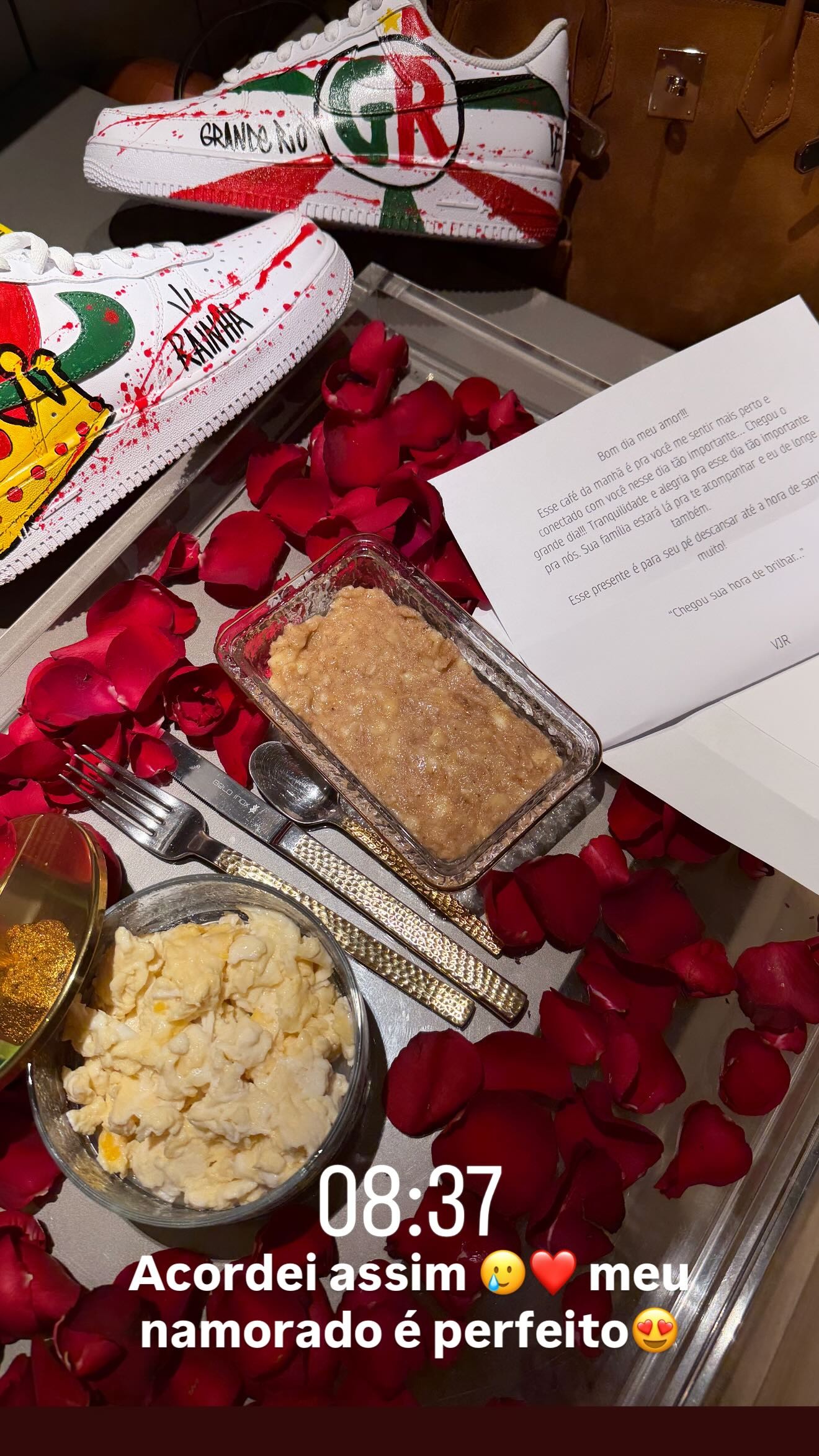 Jogador do Real Madrid Surpreende Amada com Café da Manhã Temático e Presente Inusitado