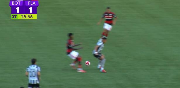 Por que o futebol brasileiro ainda sofre com arbitragem parada e VAR exagerado?