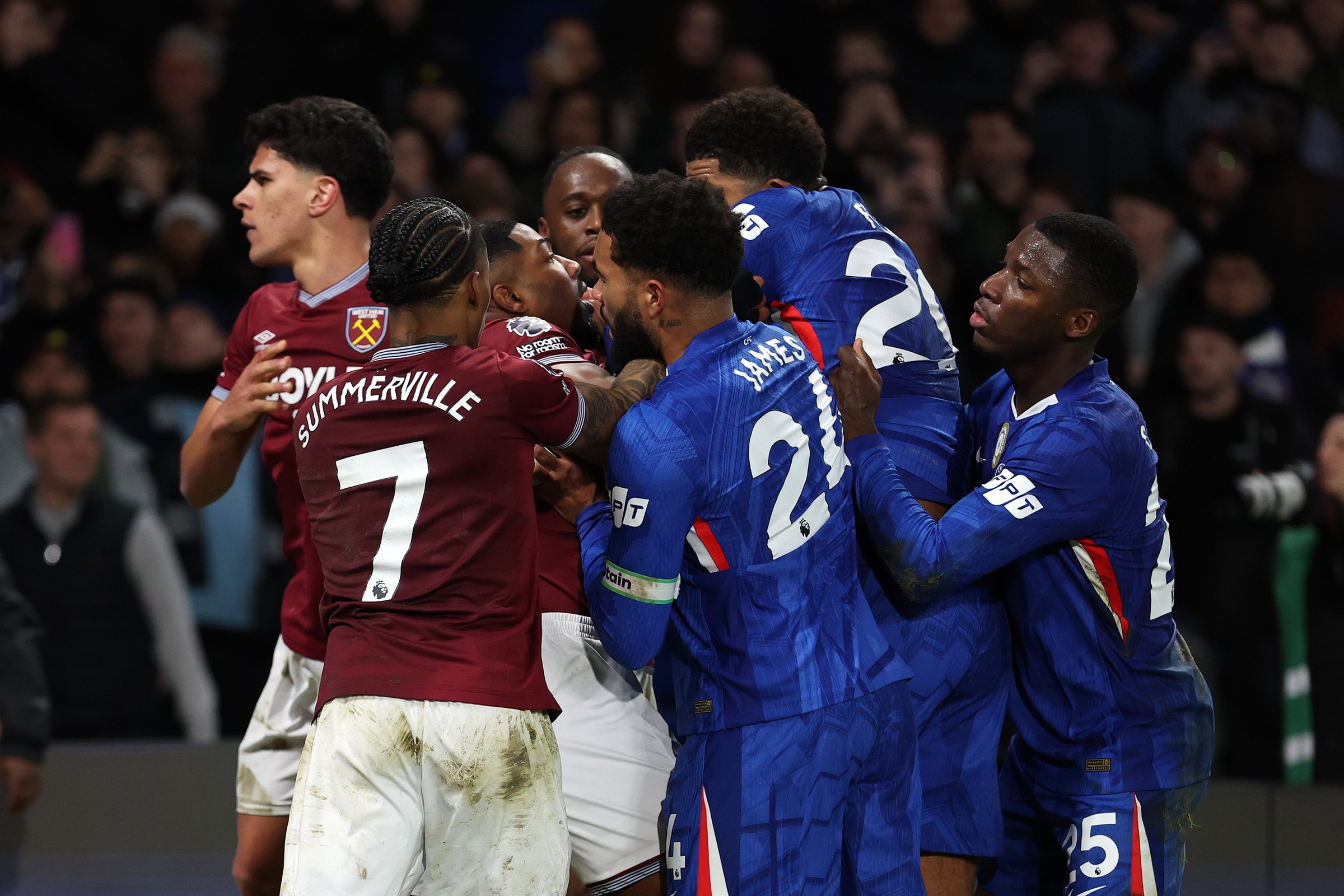 Confusão entre Chelsea e West Ham na Premier League rende multas milionárias