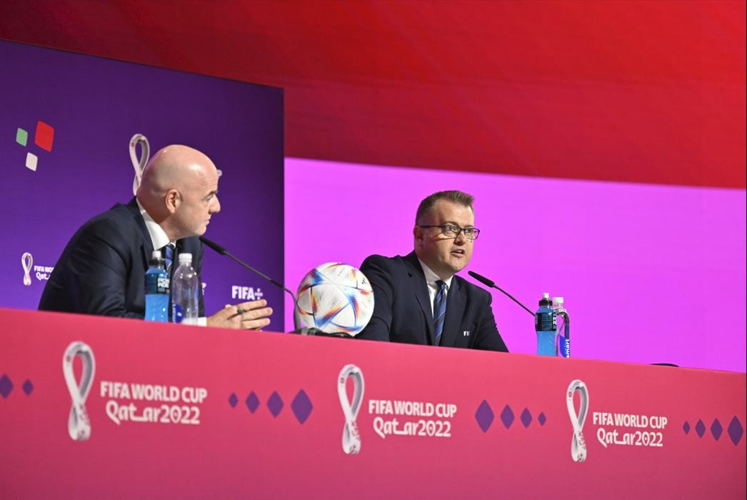 Diretor da Fifa defende diálogo contra boicotes e destaca avanços em diversidade no futebol