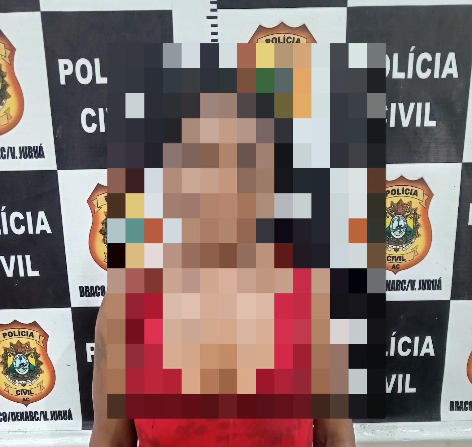 Mulher é presa em Cruzeiro do Sul após usar cartão bancário perdido para compras