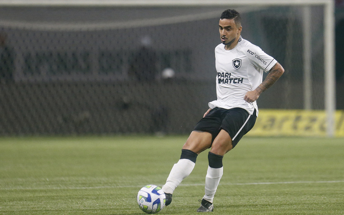 Ex-jogador Rafael detona Marlon Freitas após confusão no Allianz Parque