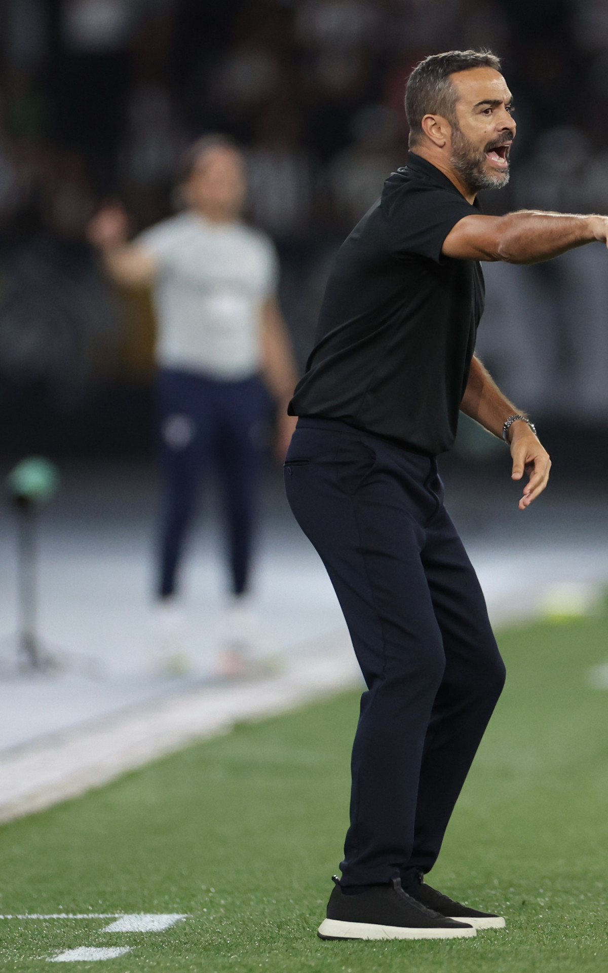 Artur Jorge assume o comando do Cruzeiro e promete reviravolta no Brasileirão