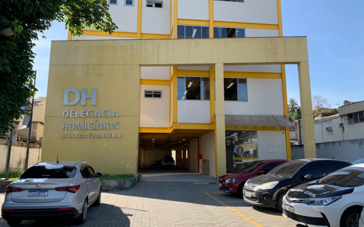 Homem é preso após incendiar casa e matar companheira em Nova Iguaçu