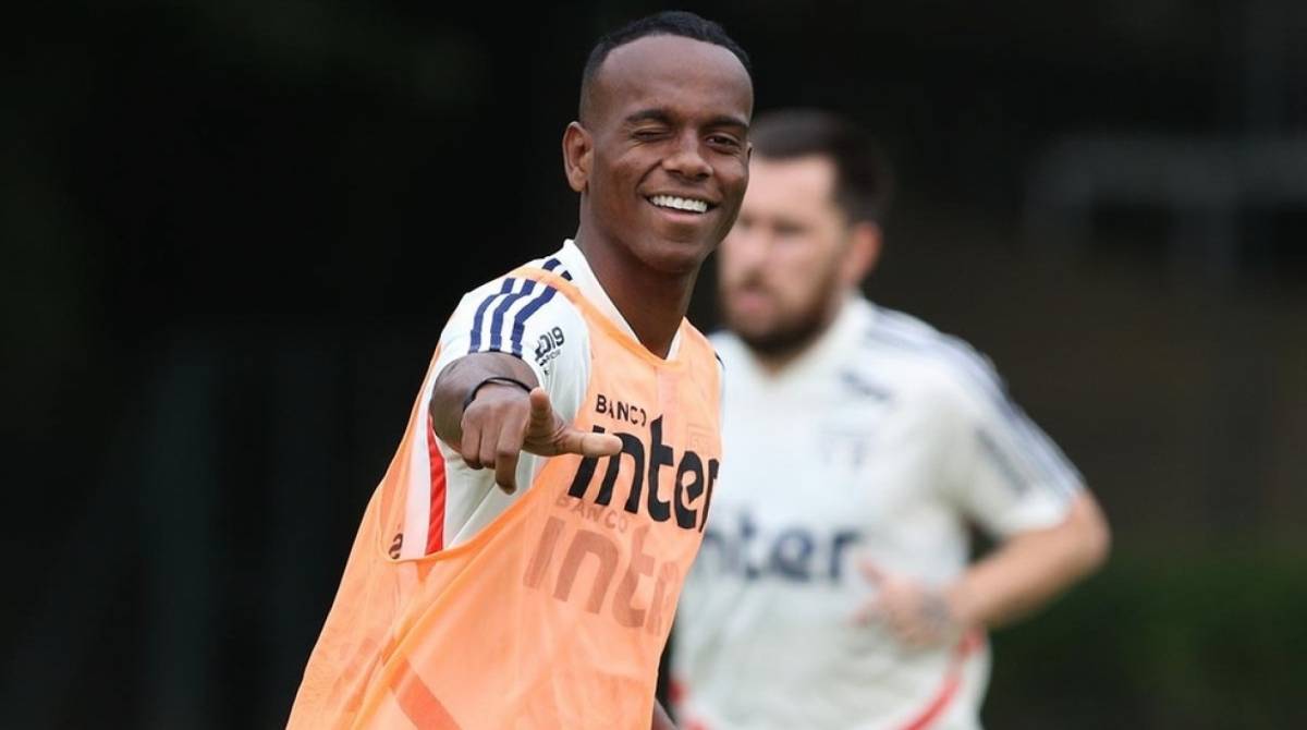 Flamengo descarta contratação de Helinho e mira outros atacantes para 2026