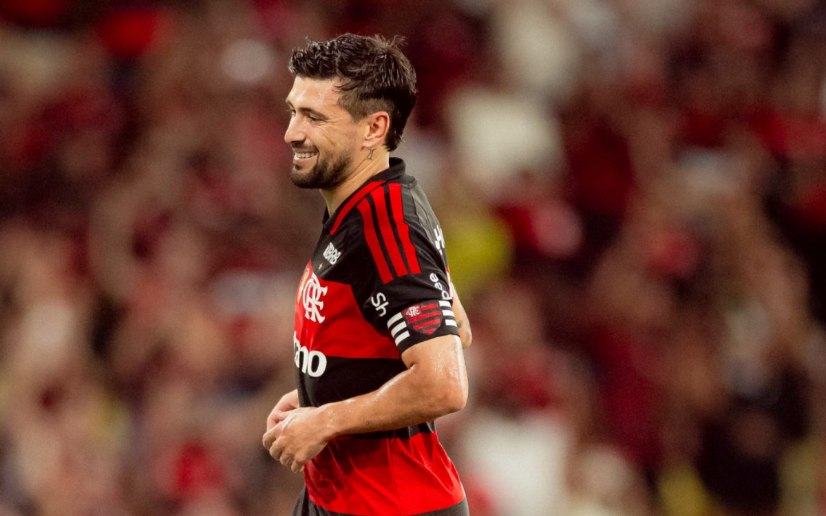 Arrascaeta brilha e alcança marca histórica no Flamengo em 2025