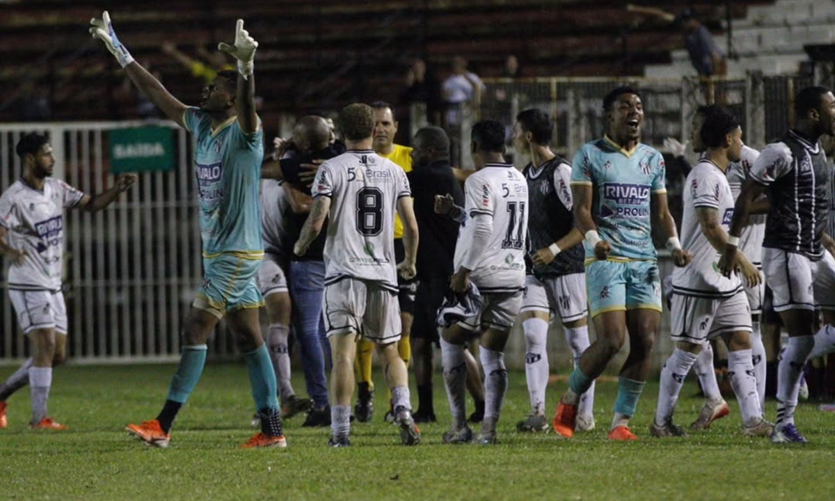 São Bernardo encara Portuguesa Santista em jogo decisivo pelo Paulista A-3