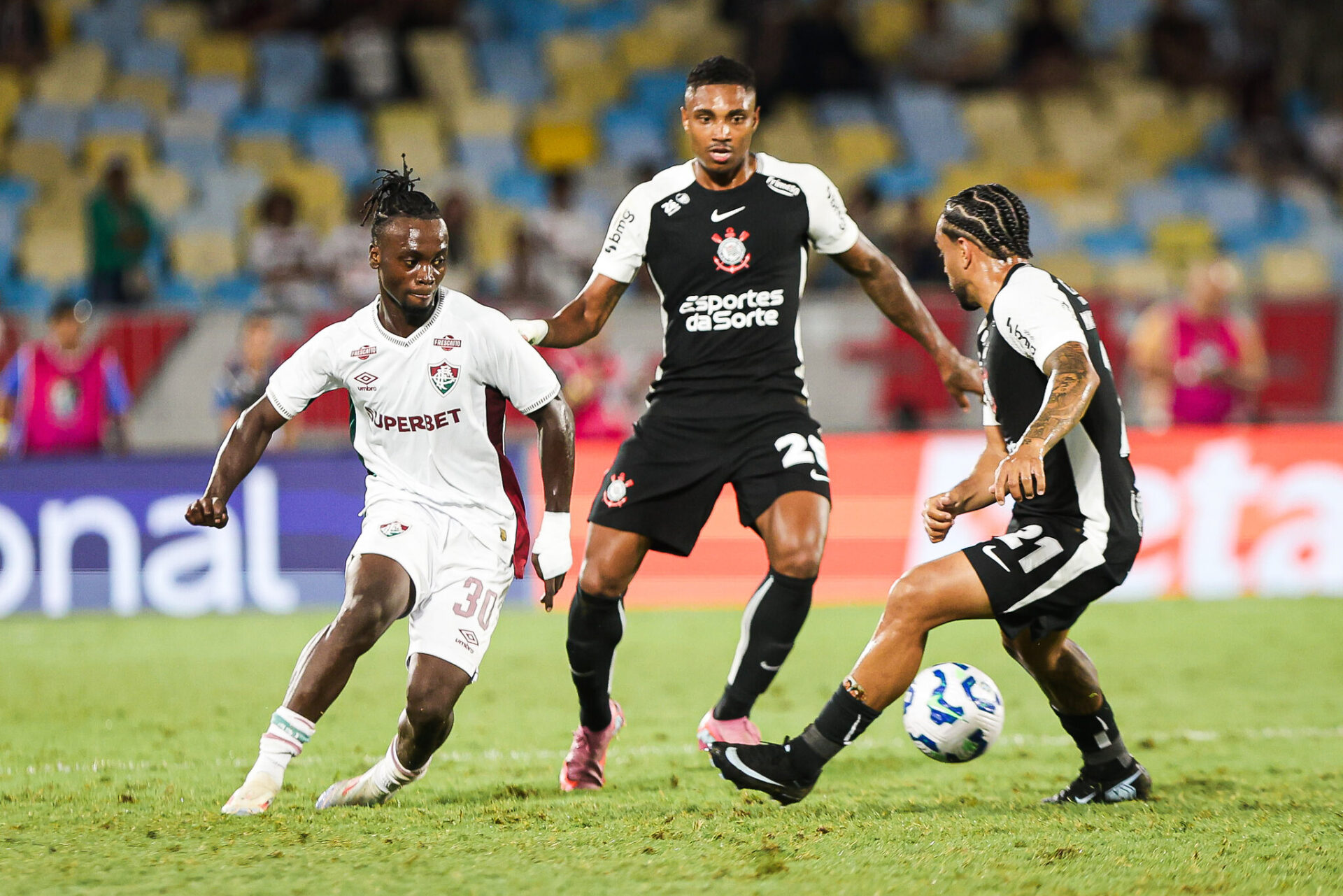 Fluminense e Corinthians se enfrentam no Maracanã em duelo decisivo pelo Brasileirão – imagem do artigo